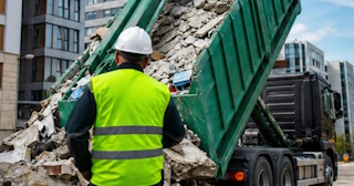 Вывоз строительного мусора в Курчатове: услуги лицензированной компании — ПроМусор